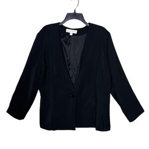 ILYSE Hart LTD Black Front Button Blazer